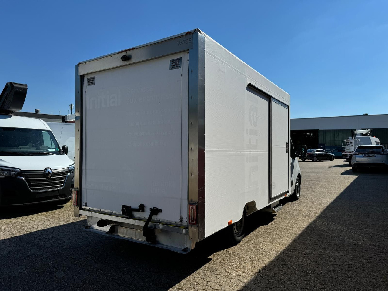 Renault Master Koffer mit Auffahrrampe 1200kg Nutzlast - Фургон з закритим кузовом: фото 4 Renault Master Koffer mit Auffahrrampe 1200kg Nutzlast - Фургон з закритим кузовом: фото 4