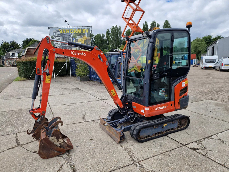 Kubota KX019-4 CW05 met 2 bakken - Міні-екскаватор: фото 1 Kubota KX019-4 CW05 met 2 bakken - Міні-екскаватор: фото 1