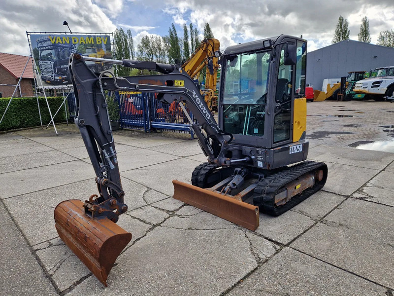 Volvo ECR25D met 2562 uur - Міні-екскаватор: фото 1 Volvo ECR25D met 2562 uur - Міні-екскаватор: фото 1