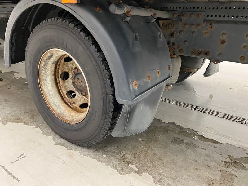 Вантажівка з закритим кузовом Iveco Eurocargo 140E28: фото 7 Вантажівка з закритим кузовом Iveco Eurocargo 140E28: фото 7