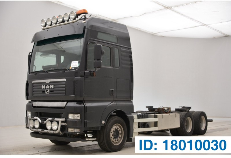 MAN TGA 28.530 - 6x2 - Вантажівка шасі: фото 1 MAN TGA 28.530 - 6x2 - Вантажівка шасі: фото 1