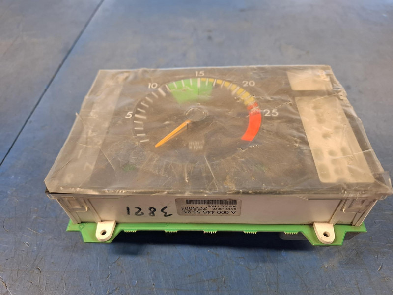 Mercedes-Benz A0004465521 Toerenteller A0004465521 - Приладова панель в категорії Вантажівки: фото 2 Mercedes-Benz A0004465521 Toerenteller A0004465521 - Приладова панель в категорії Вантажівки: фото 2