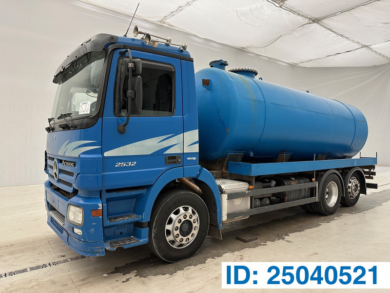Mercedes-Benz Actros 2532 - 6x2 - Вантажівка цистерна: фото 1 Mercedes-Benz Actros 2532 - 6x2 - Вантажівка цистерна: фото 1