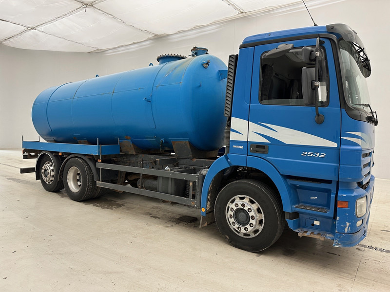 Mercedes-Benz Actros 2532 - 6x2 - Вантажівка цистерна: фото 3 Mercedes-Benz Actros 2532 - 6x2 - Вантажівка цистерна: фото 3