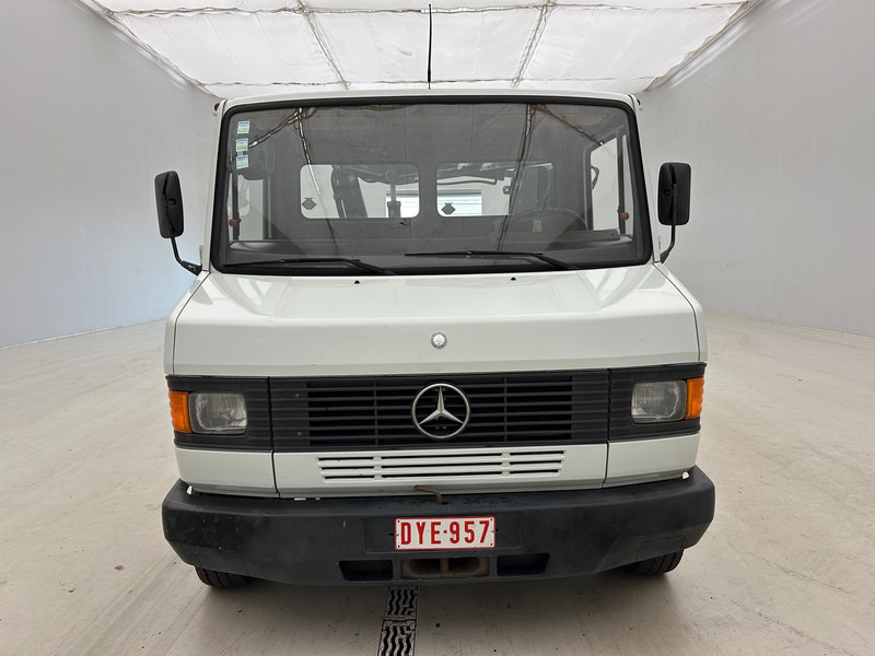 Mercedes-Benz Ecoliner 609D - Бортова вантажівка/ Платформа, Вантажівка з маніпулятором: фото 2 Mercedes-Benz Ecoliner 609D - Бортова вантажівка/ Платформа, Вантажівка з маніпулятором: фото 2