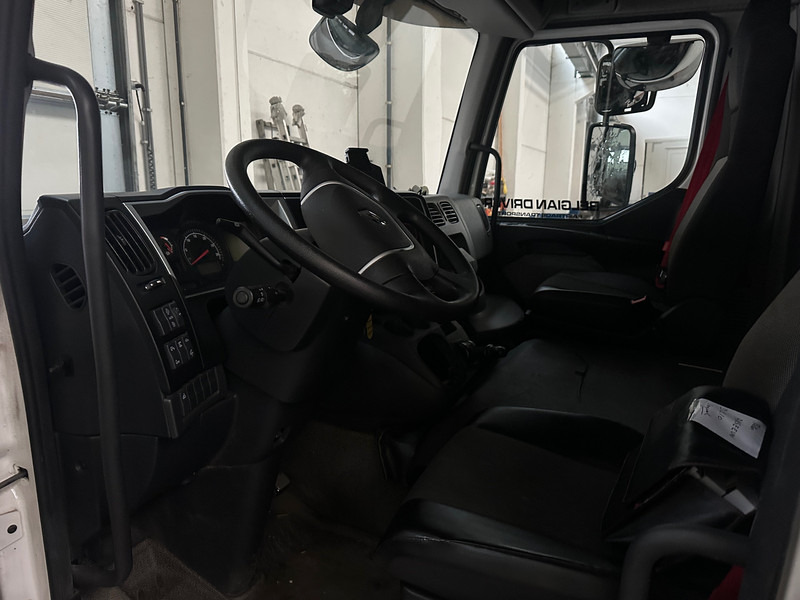 Renault D240 - Вантажівка з закритим кузовом: фото 5 Renault D240 - Вантажівка з закритим кузовом: фото 5