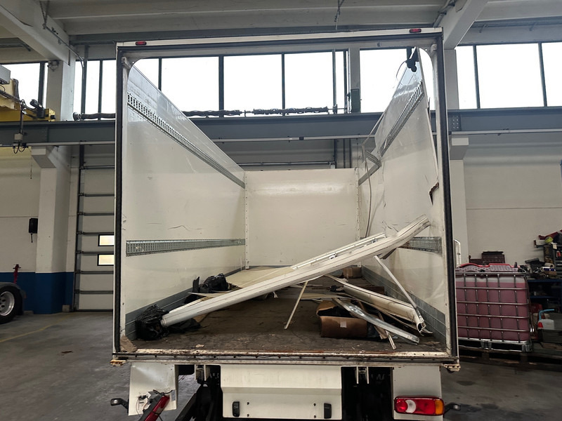 Renault D240 - Вантажівка з закритим кузовом: фото 4 Renault D240 - Вантажівка з закритим кузовом: фото 4