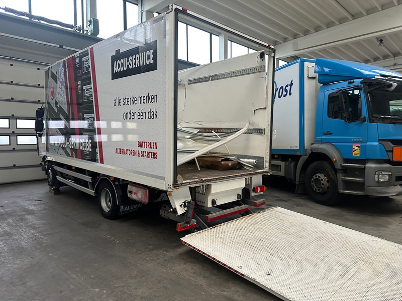 Renault D240 - Вантажівка з закритим кузовом: фото 2 Renault D240 - Вантажівка з закритим кузовом: фото 2