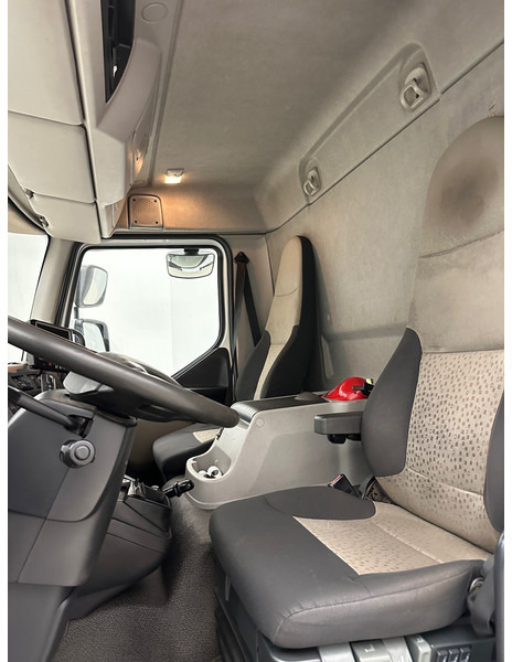 Вантажівка цистерна Renault Midlum 300 DXi: фото 9 Вантажівка цистерна Renault Midlum 300 DXi: фото 9