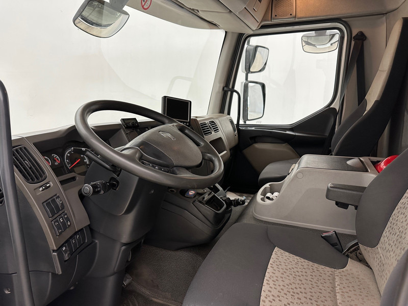 Вантажівка цистерна Renault Midlum 300 DXi: фото 8 Вантажівка цистерна Renault Midlum 300 DXi: фото 8