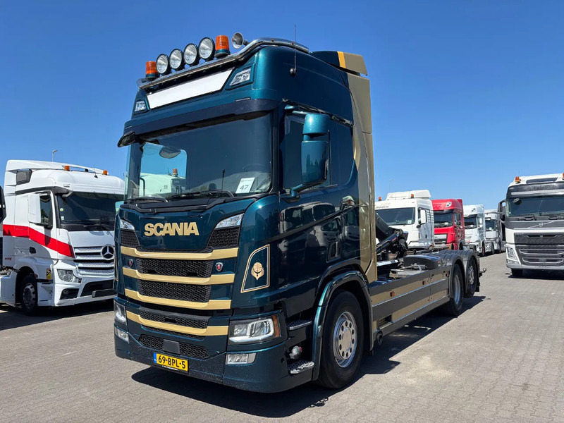 Scania R500 6x2 Euro 6 Retarder Hiab Hooklift - Гаковий мультиліфт вантажівка: фото 1 Scania R500 6x2 Euro 6 Retarder Hiab Hooklift - Гаковий мультиліфт вантажівка: фото 1