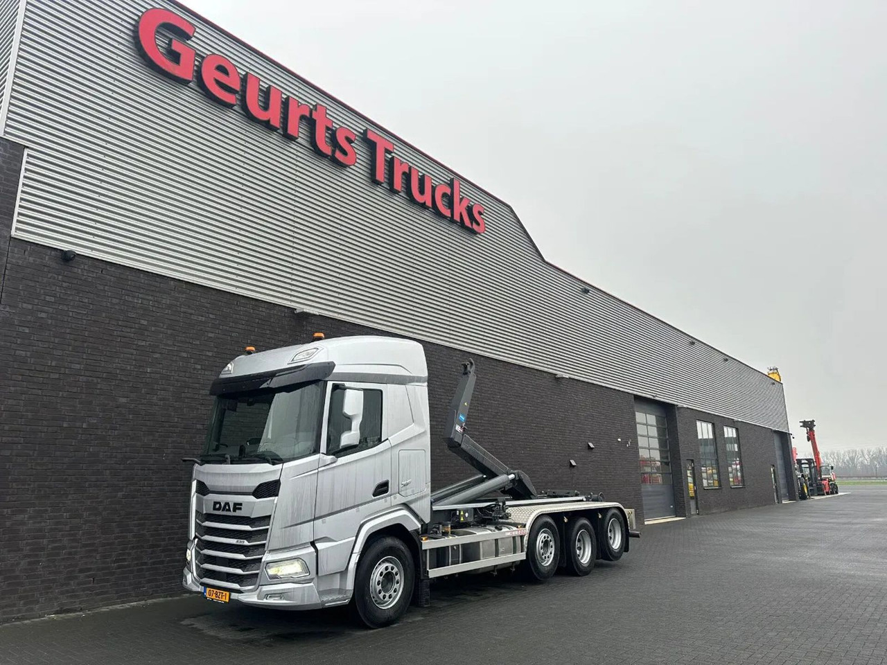 DAF XF 530 8X2 TRIPLE VDL S-30-6700 HAAKARMSYSTEEM/A - Гаковий мультиліфт вантажівка: фото 2 DAF XF 530 8X2 TRIPLE VDL S-30-6700 HAAKARMSYSTEEM/A - Гаковий мультиліфт вантажівка: фото 2