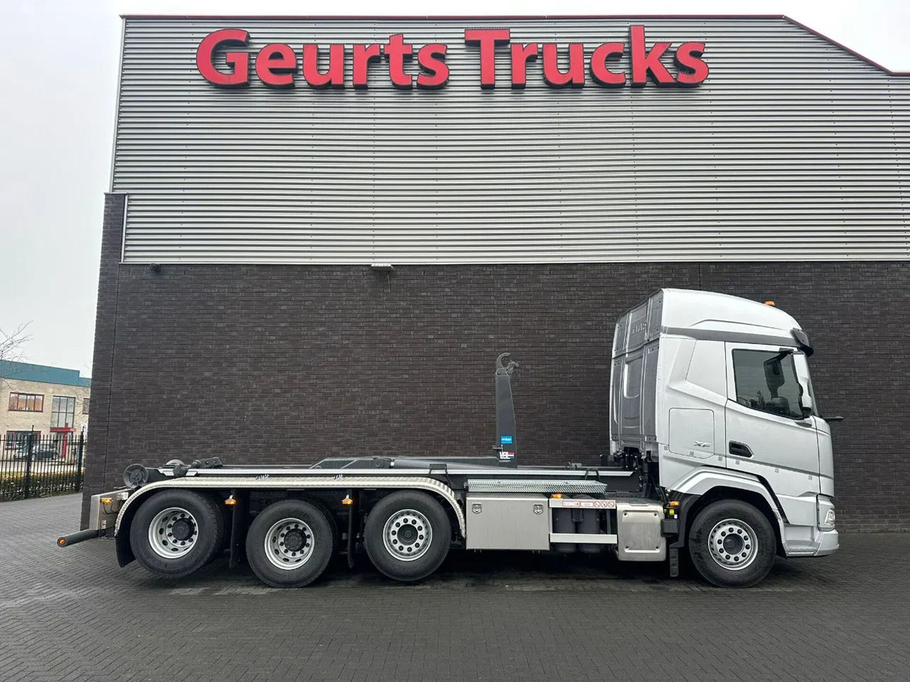 DAF XF 530 8X2 TRIPLE VDL S-30-6700 HAAKARMSYSTEEM/A - Гаковий мультиліфт вантажівка: фото 4 DAF XF 530 8X2 TRIPLE VDL S-30-6700 HAAKARMSYSTEEM/A - Гаковий мультиліфт вантажівка: фото 4