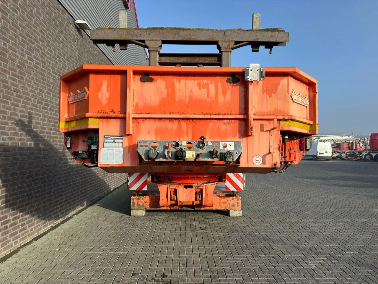 Nooteboom EURO-100-05 DIEPLADER / TIEFLADER / LOW LOADER M - Низькорамна платформа напівпричіп: фото 5 Nooteboom EURO-100-05 DIEPLADER / TIEFLADER / LOW LOADER M - Низькорамна платформа напівпричіп: фото 5