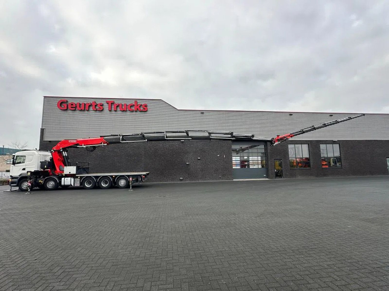 Scania R520 V8 10X4 TRIDEM + F1650RA.2.28 + JIB L816 KR - Вантажівка з маніпулятором: фото 3 Scania R520 V8 10X4 TRIDEM + F1650RA.2.28 + JIB L816 KR - Вантажівка з маніпулятором: фото 3