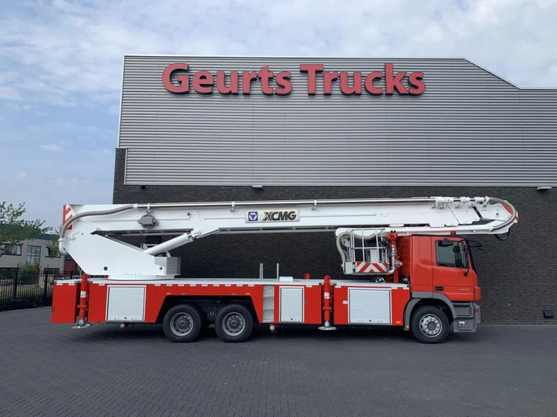 Mercedes-Benz Actros 3332 6X4 XCMG DG53C FIRE FIGTHING PLATFORM 53 METER - Вантажівка: фото 4 Mercedes-Benz Actros 3332 6X4 XCMG DG53C FIRE FIGTHING PLATFORM 53 METER - Вантажівка: фото 4