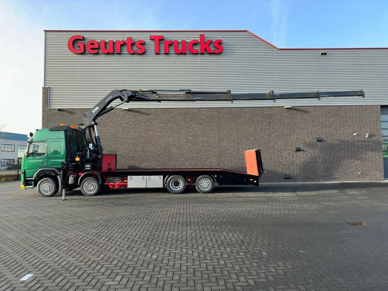 Volvo FM 500 8X2 OPRIJWAGEN/MACHINE TRANSPORTER + HIAB - Вантажівка з маніпулятором: фото 1 Volvo FM 500 8X2 OPRIJWAGEN/MACHINE TRANSPORTER + HIAB - Вантажівка з маніпулятором: фото 1