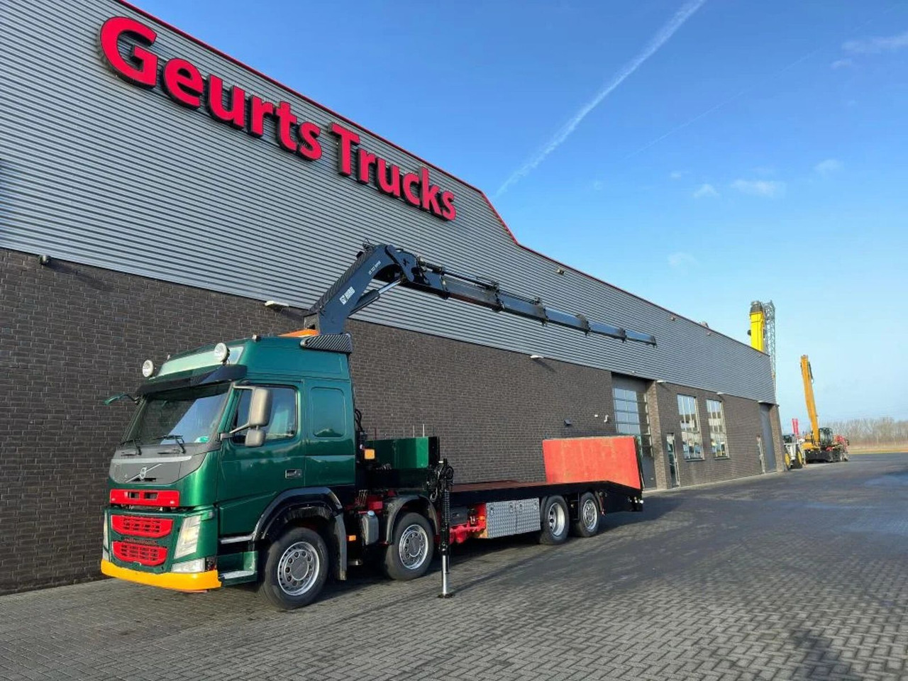 Volvo FM 500 8X2 OPRIJWAGEN/MACHINE TRANSPORTER + HIAB - Вантажівка з маніпулятором: фото 2 Volvo FM 500 8X2 OPRIJWAGEN/MACHINE TRANSPORTER + HIAB - Вантажівка з маніпулятором: фото 2