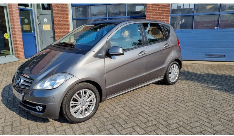 Mercedes-Benz A-Klasse A160 Automaat Elegance.airco.trekhaak. - Хетчбек: фото 1 Mercedes-Benz A-Klasse A160 Automaat Elegance.airco.trekhaak. - Хетчбек: фото 1