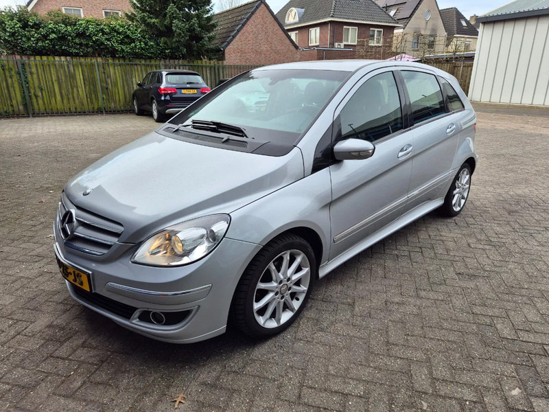 Mercedes-Benz B-Klasse 200 Automaat.trekhaak. - Легковий автомобіль: фото 1 Mercedes-Benz B-Klasse 200 Automaat.trekhaak. - Легковий автомобіль: фото 1