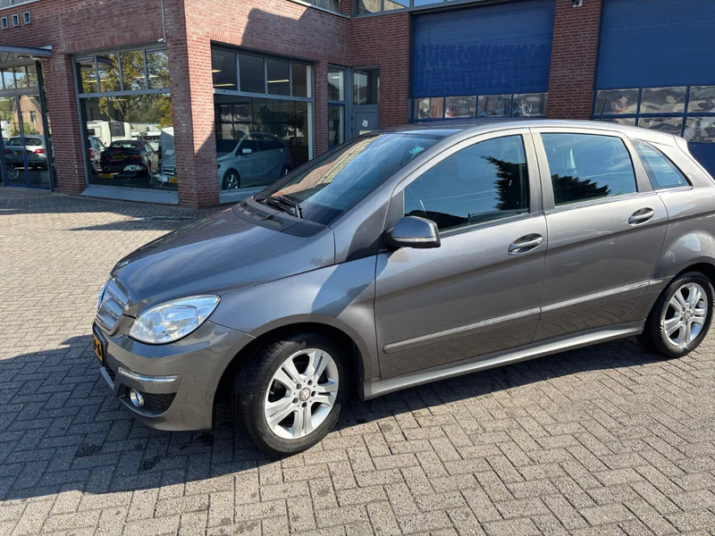 Mercedes-Benz B-Klasse B 180 Automaat Trekhaak - Легковий автомобіль: фото 1 Mercedes-Benz B-Klasse B 180 Automaat Trekhaak - Легковий автомобіль: фото 1