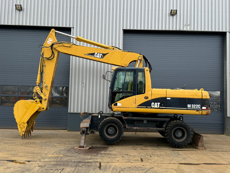 Caterpillar M322C - Hydraulic stabilizers / VA Triple boom / CE-certified, - Колісний екскаватор: фото 1 Caterpillar M322C - Hydraulic stabilizers / VA Triple boom / CE-certified, - Колісний екскаватор: фото 1