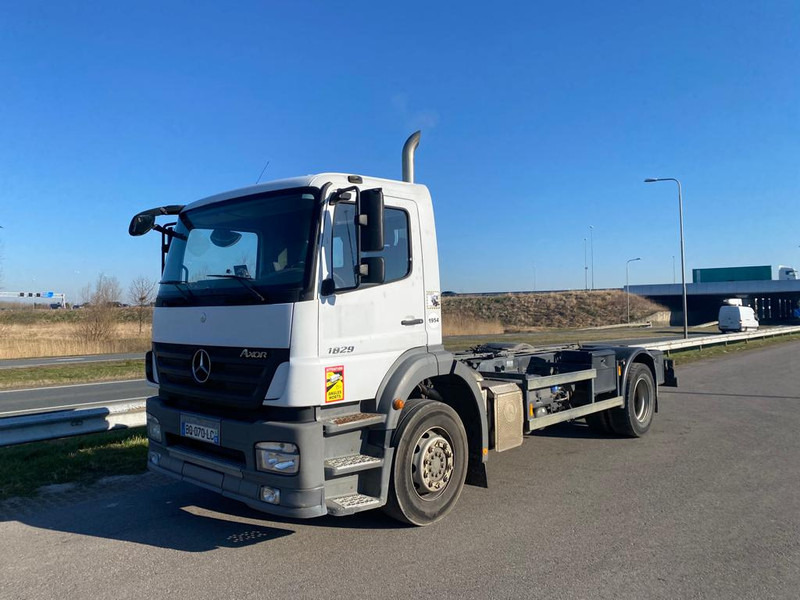 MERCEDESBENZ AXOR 1829 4x2 chassis cab - Вантажівка шасі: фото 1 MERCEDESBENZ AXOR 1829 4x2 chassis cab - Вантажівка шасі: фото 1