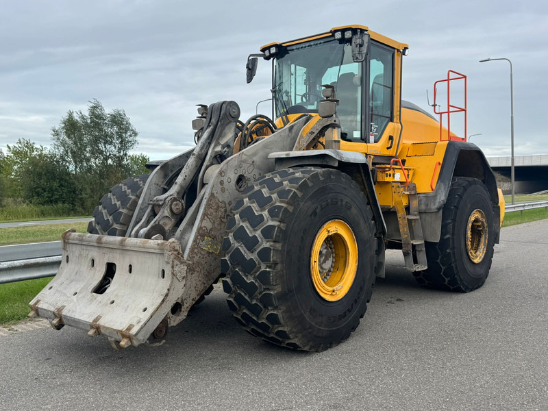 Volvo L220H - Колісний навантажувач: фото 2 Volvo L220H - Колісний навантажувач: фото 2