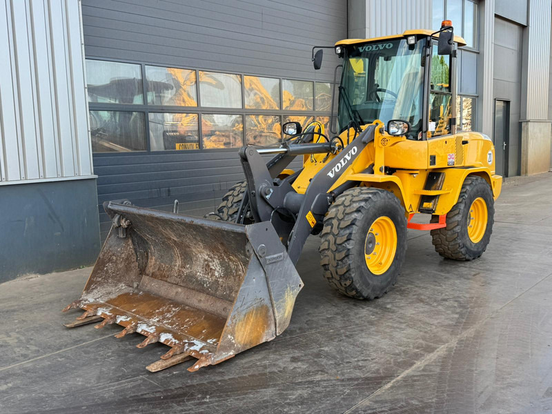 Volvo L30G - Колісний навантажувач: фото 2 Volvo L30G - Колісний навантажувач: фото 2