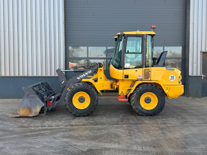 Volvo L30G - Колісний навантажувач: фото 1 Volvo L30G - Колісний навантажувач: фото 1