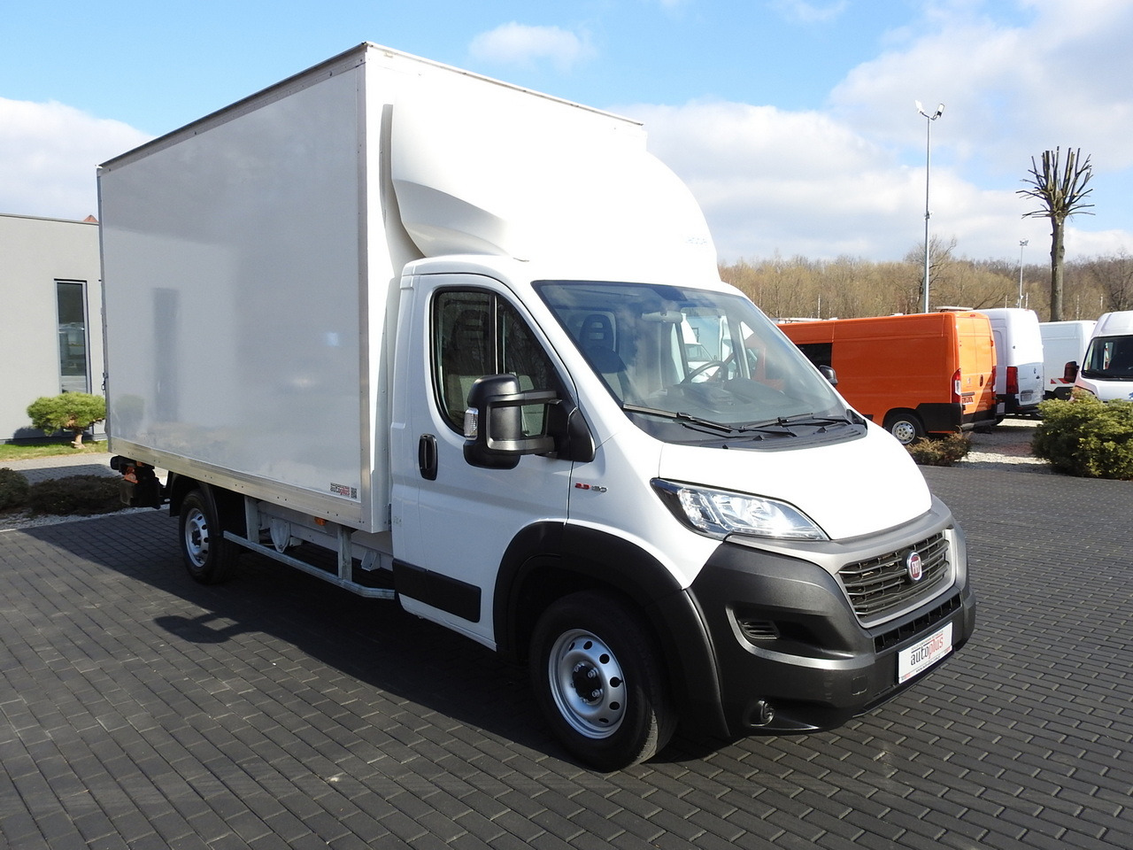 FIAT DUCATO BOX LIFT 8 PALLETS CRUISE CONTROL NAVIGATION LED LIGHTS AIR CONDITIONING 130HP - Фургон з закритим кузовом: фото 4 FIAT DUCATO BOX LIFT 8 PALLETS CRUISE CONTROL NAVIGATION LED LIGHTS AIR CONDITIONING 130HP - Фургон з закритим кузовом: фото 4