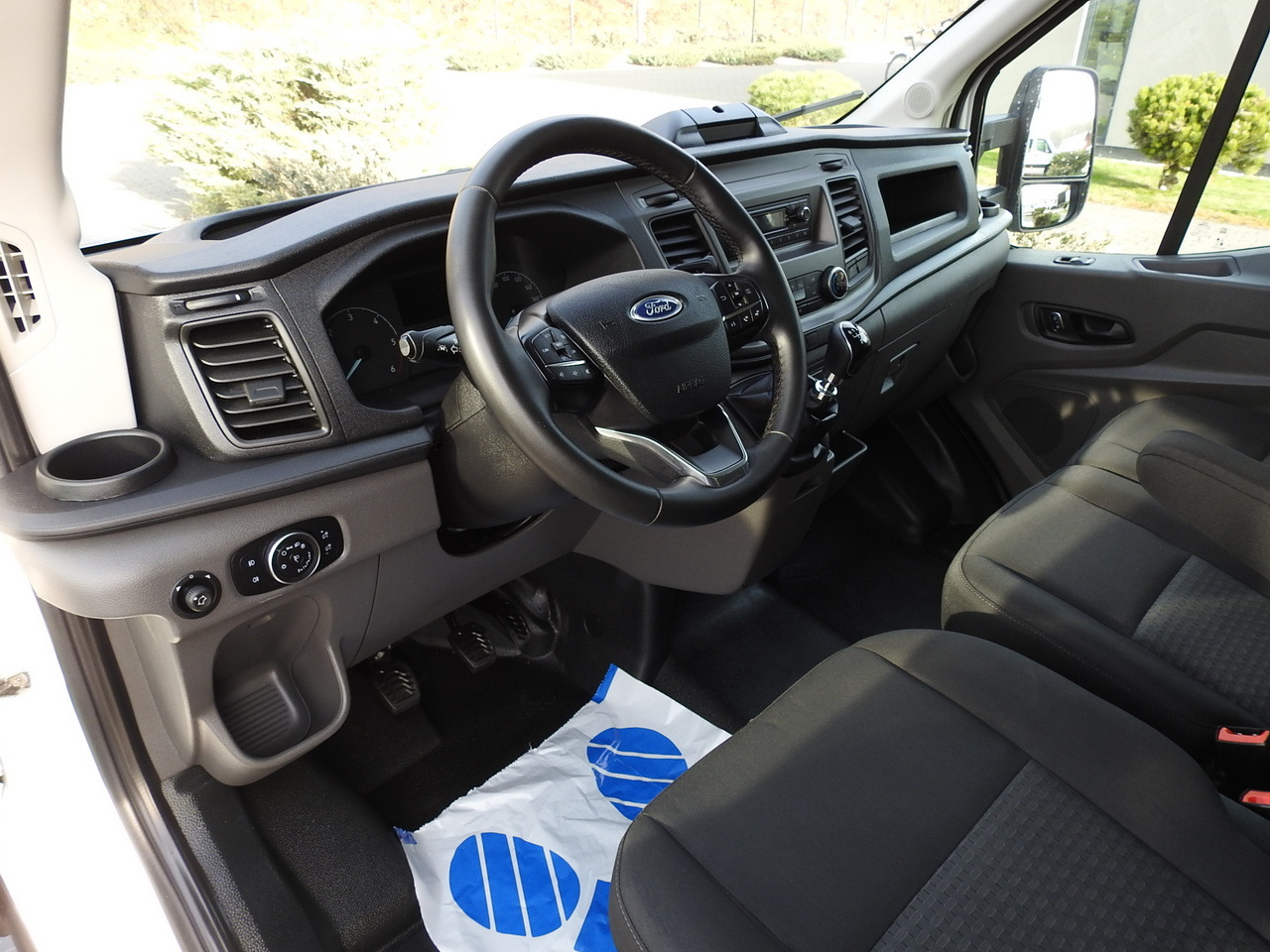 FORD TRANSIT BOX LIFT 8 PALLETS CRUISE CONTROL AIR CONDITIONING 130HP - Фургон з закритим кузовом: фото 2 FORD TRANSIT BOX LIFT 8 PALLETS CRUISE CONTROL AIR CONDITIONING 130HP - Фургон з закритим кузовом: фото 2