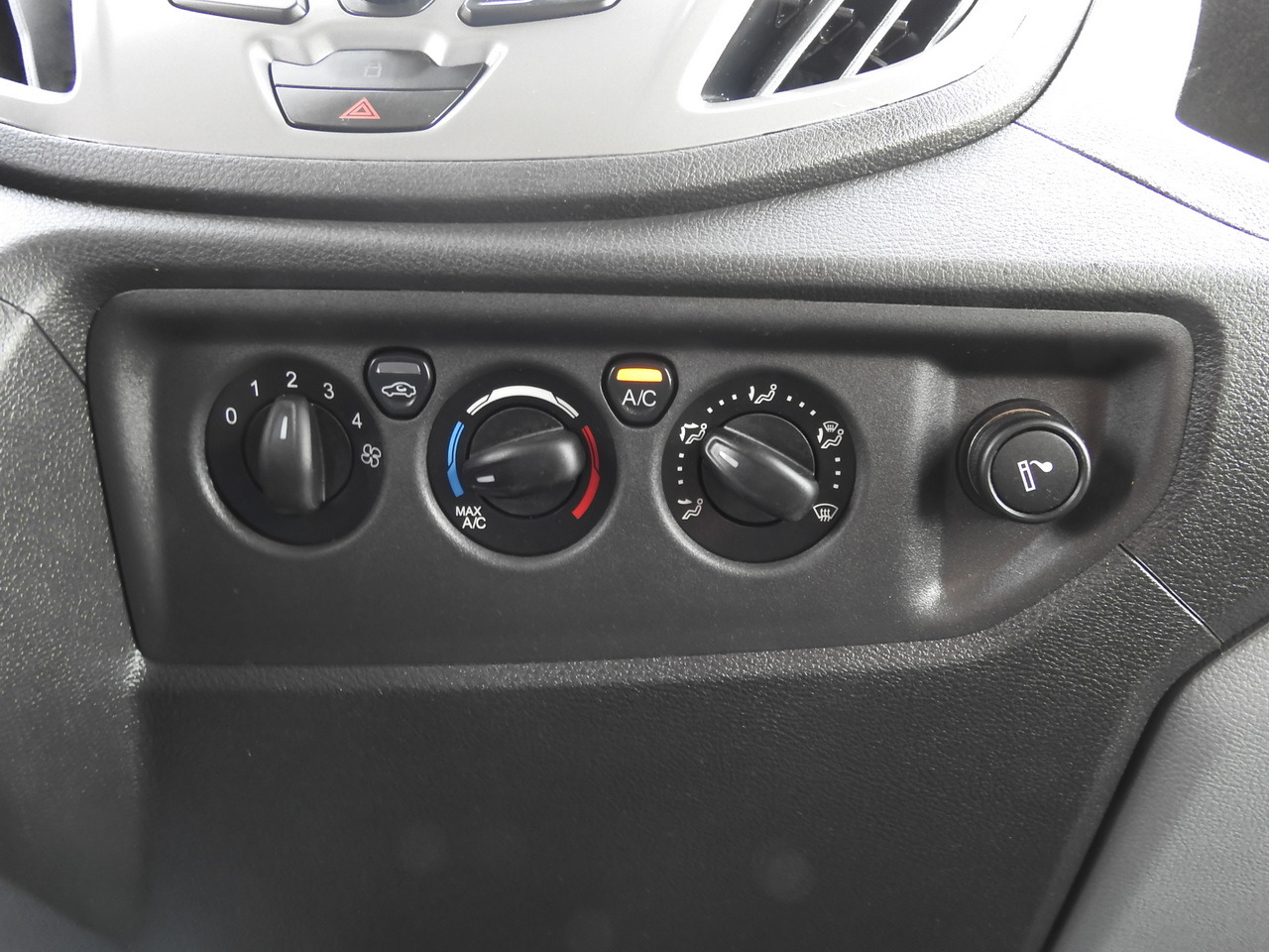 Фургон з закритим кузовом FORD TRANSIT  BOX LIFT 8 PALLETS CRUISE CONTROL LED LIGHTS TWIN WHEELS AIR CONDITIONING  170HP: фото 37