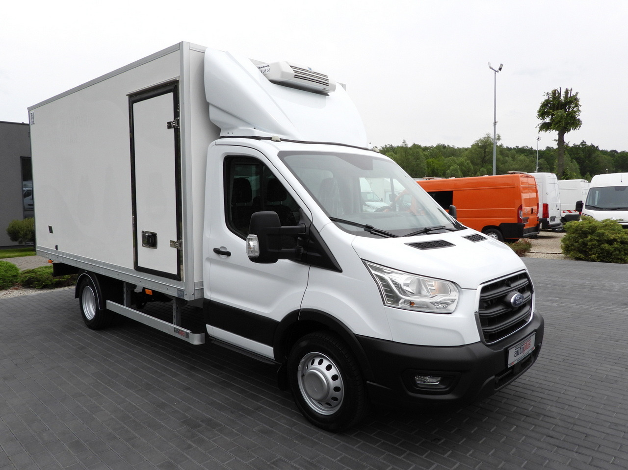 FORD TRANSIT BOX / REFRIGERATOR BOX 5*C / CRUISE CONTROL LED LIGHTS TWIN WHEELS AIR CONDITIONING 130HP - Фургон з закритим кузовом: фото 4 FORD TRANSIT BOX / REFRIGERATOR BOX 5*C / CRUISE CONTROL LED LIGHTS TWIN WHEELS AIR CONDITIONING 130HP - Фургон з закритим кузовом: фото 4