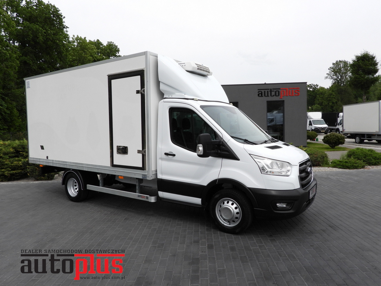 FORD TRANSIT BOX / REFRIGERATOR BOX 5*C / CRUISE CONTROL LED LIGHTS TWIN WHEELS AIR CONDITIONING 130HP - Фургон з закритим кузовом: фото 1 FORD TRANSIT BOX / REFRIGERATOR BOX 5*C / CRUISE CONTROL LED LIGHTS TWIN WHEELS AIR CONDITIONING 130HP - Фургон з закритим кузовом: фото 1
