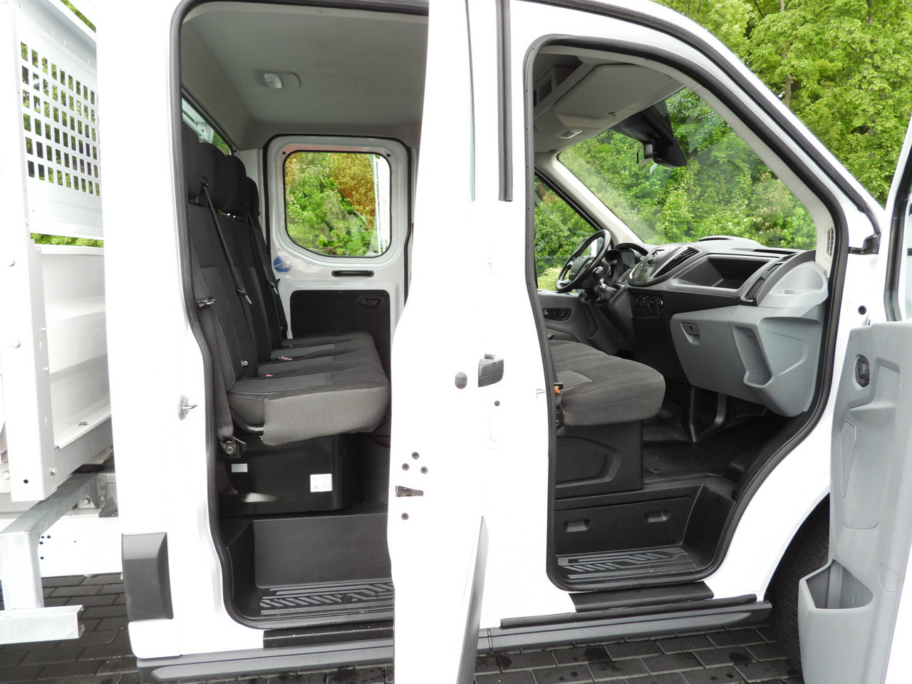 Малотоннажний самоскид FORD TRANSIT TIPPER DOUBLE CABIN DOKA 6 SEATS CRUISE CONTROL AIR CONDITIONING TWIN WHEELS 170HP: фото 42 Малотоннажний самоскид FORD TRANSIT TIPPER DOUBLE CABIN DOKA 6 SEATS CRUISE CONTROL AIR CONDITIONING TWIN WHEELS 170HP: фото 42