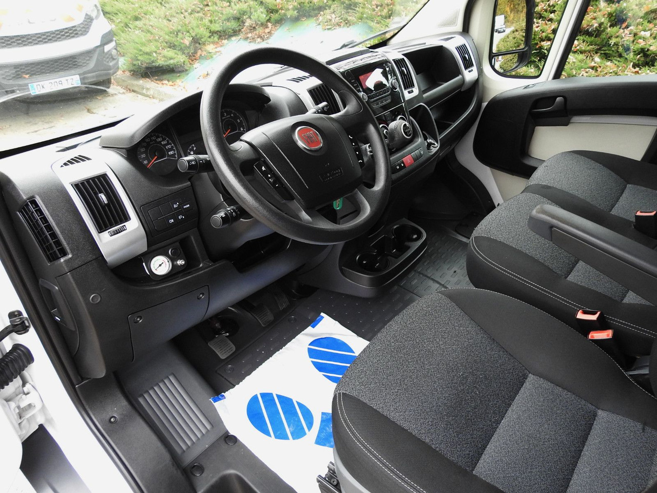 Fiat DUCATO PRITSCHE PLANE AUFZUG 8 PALETTEN WEBASTO - Тентований фургон: фото 2 Fiat DUCATO PRITSCHE PLANE AUFZUG 8 PALETTEN WEBASTO - Тентований фургон: фото 2