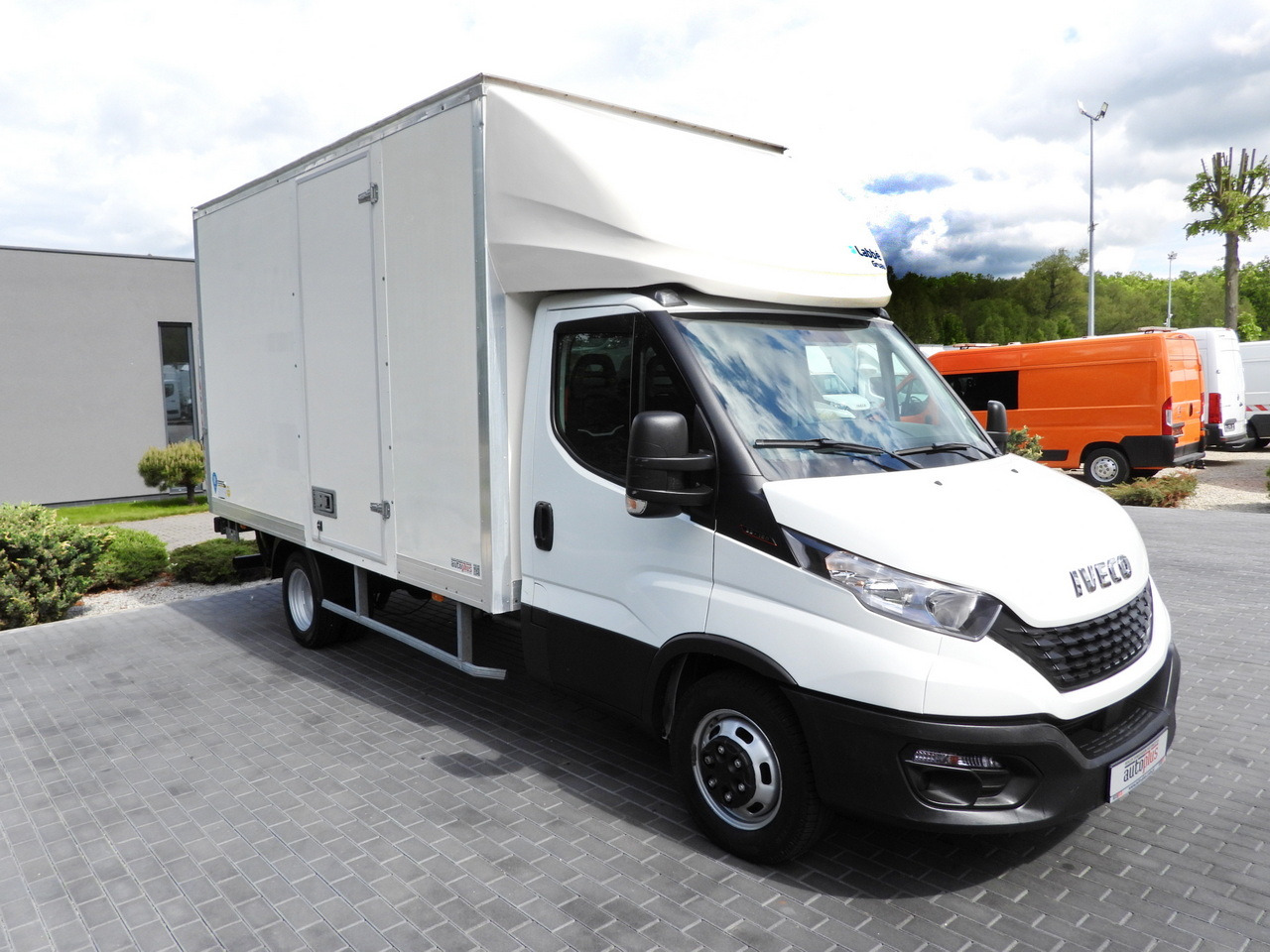 IVECO DAILY 35C16 BOX LIFT 8 PALLETS CRUISE CONTROL TWIN WHEELS AIR CONDITIONING 160HP - Фургон з закритим кузовом: фото 4 IVECO DAILY 35C16 BOX LIFT 8 PALLETS CRUISE CONTROL TWIN WHEELS AIR CONDITIONING 160HP - Фургон з закритим кузовом: фото 4