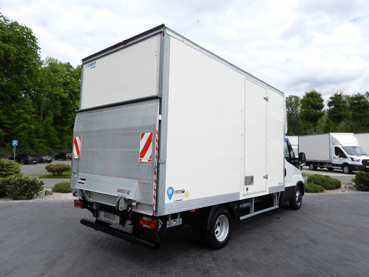 IVECO DAILY 35C16 BOX LIFT 8 PALLETS CRUISE CONTROL TWIN WHEELS AIR CONDITIONING 160HP - Фургон з закритим кузовом: фото 3 IVECO DAILY 35C16 BOX LIFT 8 PALLETS CRUISE CONTROL TWIN WHEELS AIR CONDITIONING 160HP - Фургон з закритим кузовом: фото 3