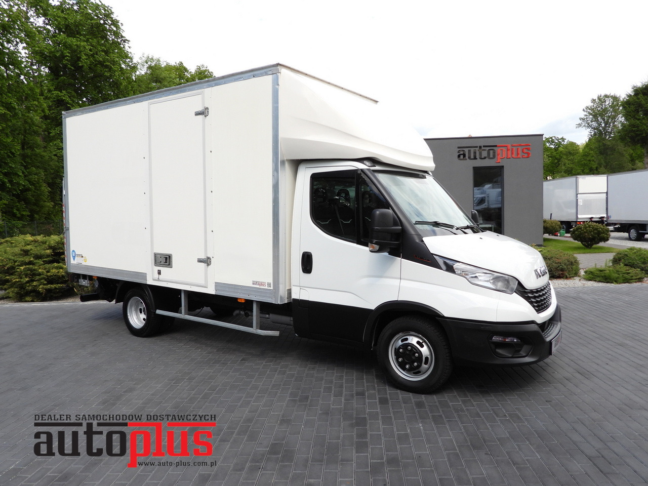 IVECO DAILY 35C16 BOX LIFT 8 PALLETS CRUISE CONTROL TWIN WHEELS AIR CONDITIONING 160HP - Фургон з закритим кузовом: фото 1 IVECO DAILY 35C16 BOX LIFT 8 PALLETS CRUISE CONTROL TWIN WHEELS AIR CONDITIONING 160HP - Фургон з закритим кузовом: фото 1