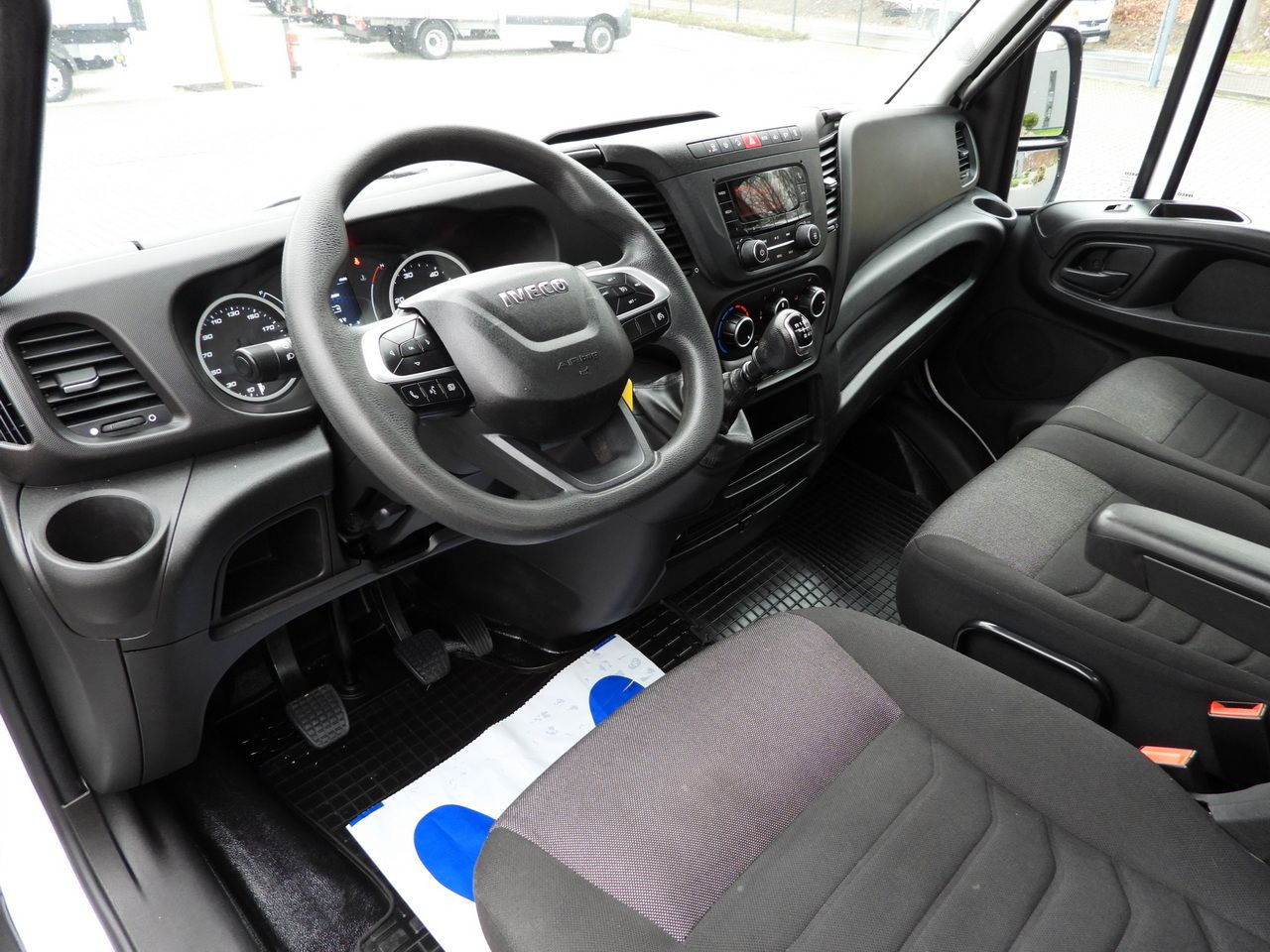 IVECO DAILY 35C16 TIPPER CRUISE CONTROL TWIN WHEELS AIR CONDITIONING 160HP - Малотоннажний самоскид: фото 2 IVECO DAILY 35C16 TIPPER CRUISE CONTROL TWIN WHEELS AIR CONDITIONING 160HP - Малотоннажний самоскид: фото 2
