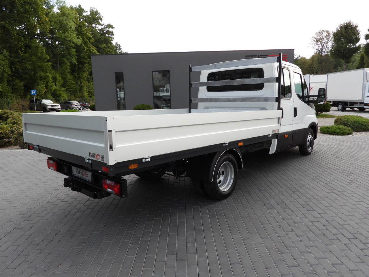 IVECO DAILY 35C17 STAKE BODY DOUBLE CABIN DOKA 7 SEATS CRUISE CONTROL TWIN WHEELS AIR CONDITIONING 170HP - Вантажопасажирський фургон: фото 3 IVECO DAILY 35C17 STAKE BODY DOUBLE CABIN DOKA 7 SEATS CRUISE CONTROL TWIN WHEELS AIR CONDITIONING 170HP - Вантажопасажирський фургон: фото 3