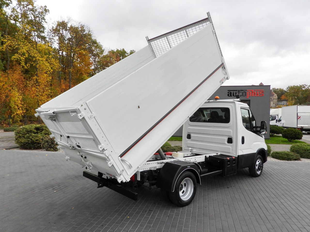 IVECO DAILY 35C21 TIPPER CRUISE CONTROL NAVIGATION LED LIGHTS AUTOMATIC TRANSMISSION  TWIN WHEELS AIR CONDITIONING  210HP - Малотоннажний самоскид: фото 3 IVECO DAILY 35C21 TIPPER CRUISE CONTROL NAVIGATION LED LIGHTS AUTOMATIC TRANSMISSION  TWIN WHEELS AIR CONDITIONING  210HP - Малотоннажний самоскид: фото 3
