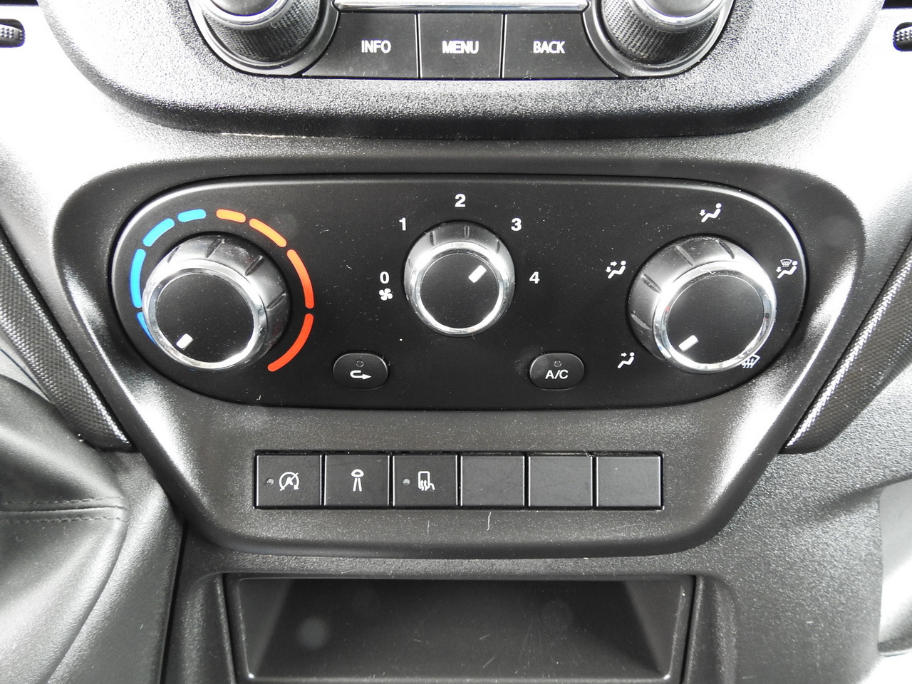 Фургон з закритим кузовом IVECO DAILY 35S14 8 PALLETS CRUISE CONTROL TWIN WHEELS AIR CONDITIONING 140HP: фото 33 Фургон з закритим кузовом IVECO DAILY 35S14 8 PALLETS CRUISE CONTROL TWIN WHEELS AIR CONDITIONING 140HP: фото 33