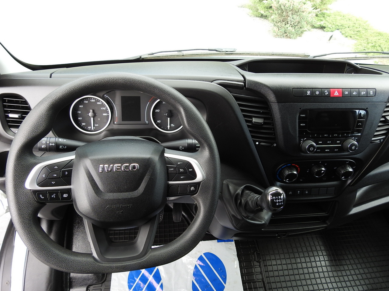 Фургон з закритим кузовом IVECO DAILY 35S14 8 PALLETS CRUISE CONTROL TWIN WHEELS AIR CONDITIONING 140HP: фото 24 Фургон з закритим кузовом IVECO DAILY 35S14 8 PALLETS CRUISE CONTROL TWIN WHEELS AIR CONDITIONING 140HP: фото 24