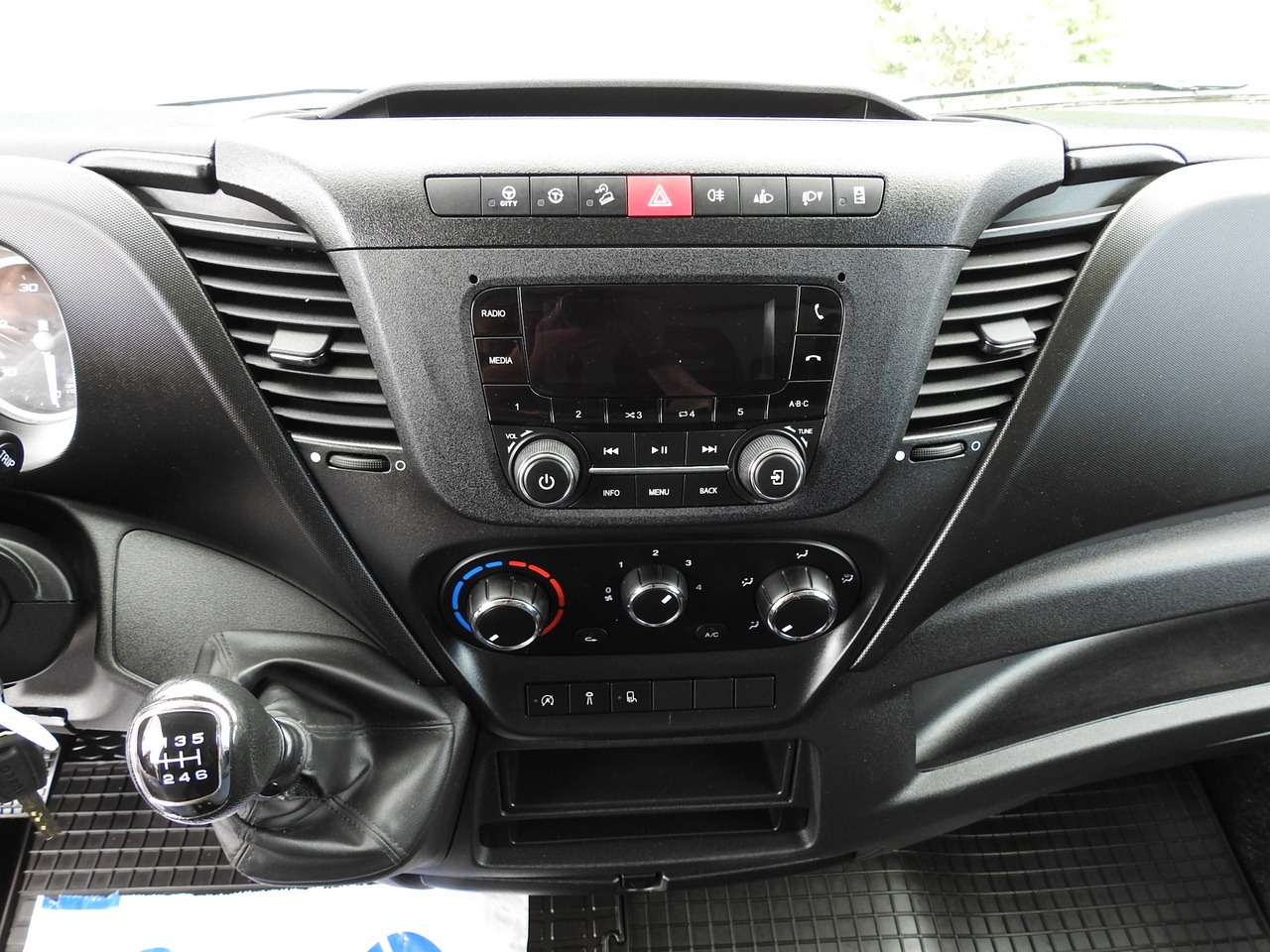 Фургон з закритим кузовом IVECO DAILY 35S14 8 PALLETS CRUISE CONTROL TWIN WHEELS AIR CONDITIONING 140HP: фото 30 Фургон з закритим кузовом IVECO DAILY 35S14 8 PALLETS CRUISE CONTROL TWIN WHEELS AIR CONDITIONING 140HP: фото 30