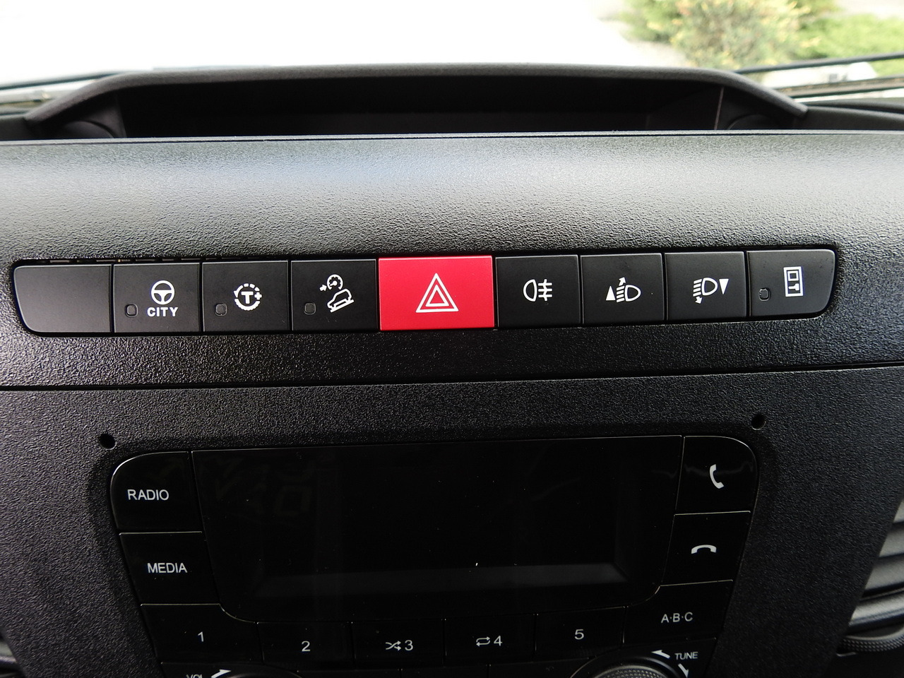 Фургон з закритим кузовом IVECO DAILY 35S14 8 PALLETS CRUISE CONTROL TWIN WHEELS AIR CONDITIONING 140HP: фото 32 Фургон з закритим кузовом IVECO DAILY 35S14 8 PALLETS CRUISE CONTROL TWIN WHEELS AIR CONDITIONING 140HP: фото 32