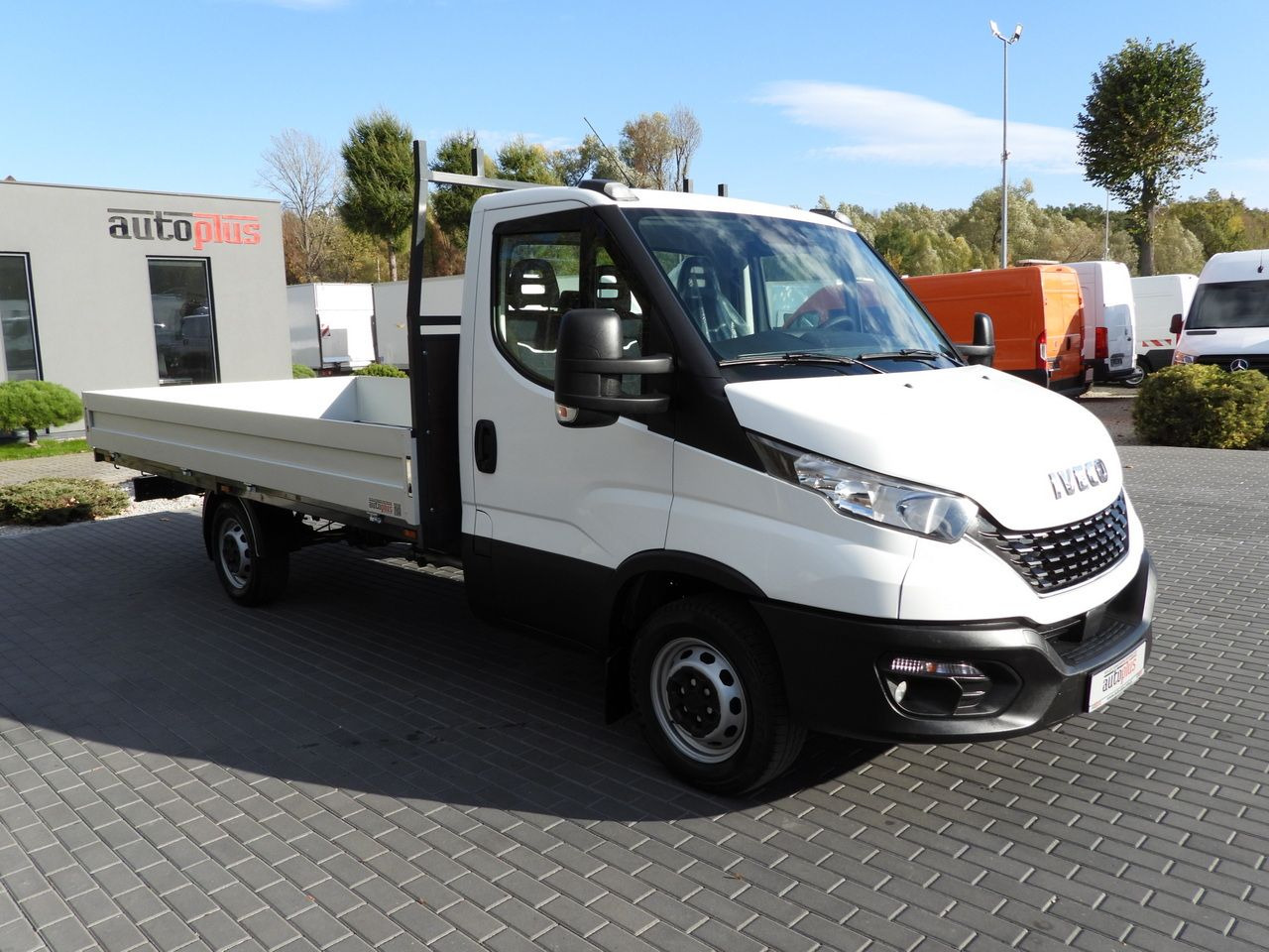 IVECO DAILY 35S14 STAKE BODY 8 PALLETS CRUISE CONTROL AIR CONDITIONING  140HP - Легка бортова вантажівка: фото 4 IVECO DAILY 35S14 STAKE BODY 8 PALLETS CRUISE CONTROL AIR CONDITIONING  140HP - Легка бортова вантажівка: фото 4