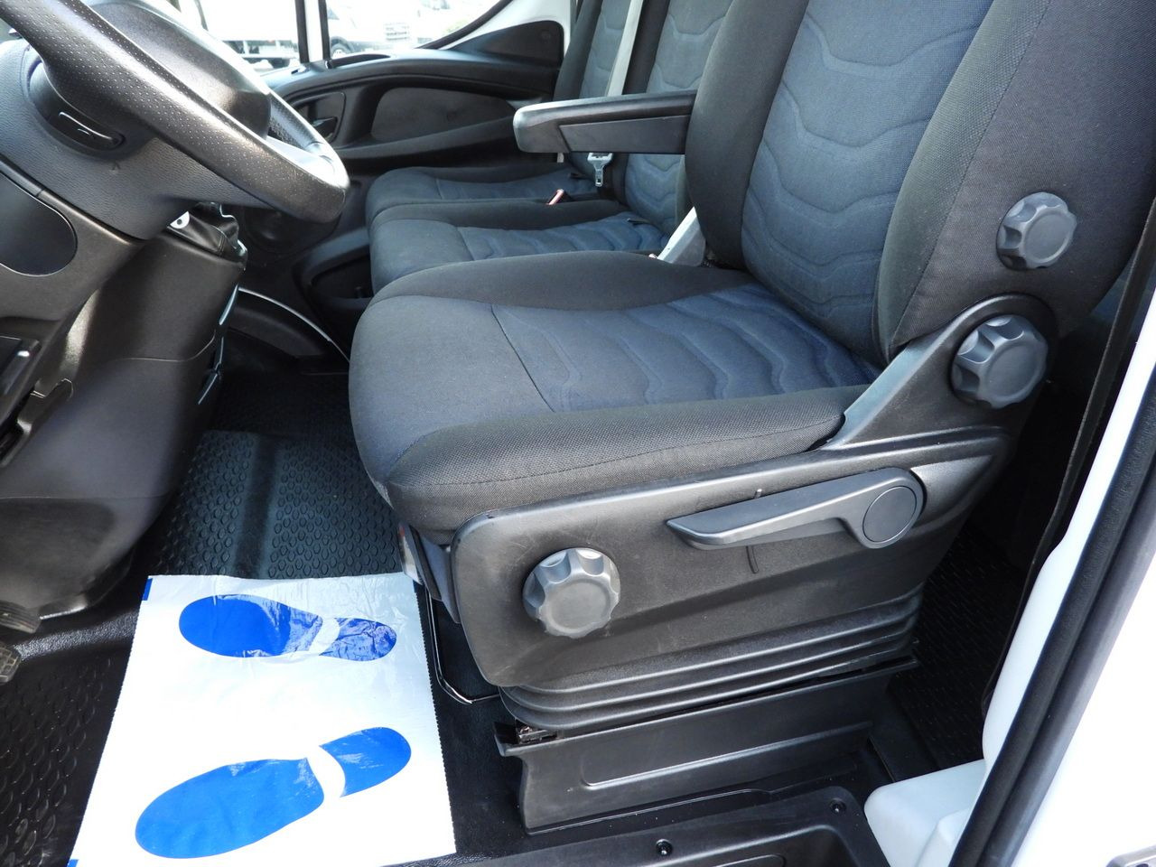 Вантажопасажирський фургон IVECO DAILY 35S14 STAKE BODY DOUBLE CABIN DOKA 7 SEATS CRUISE CONTROL AIR CONDITIONING  140HP: фото 20