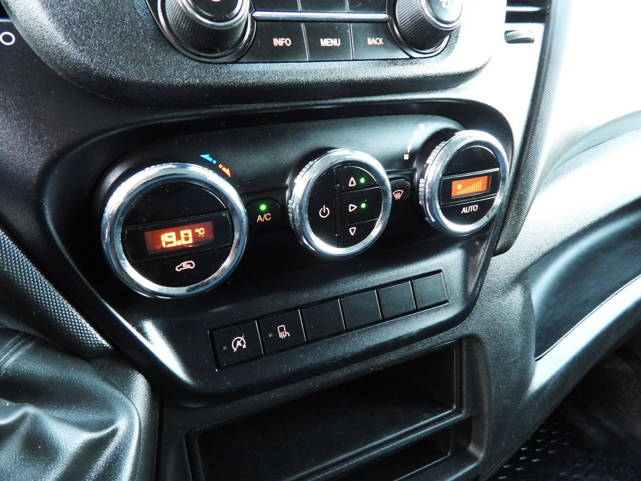 Вантажопасажирський фургон IVECO DAILY 35S14 STAKE BODY DOUBLE CABIN DOKA 7 SEATS CRUISE CONTROL AIR CONDITIONING  140HP: фото 26